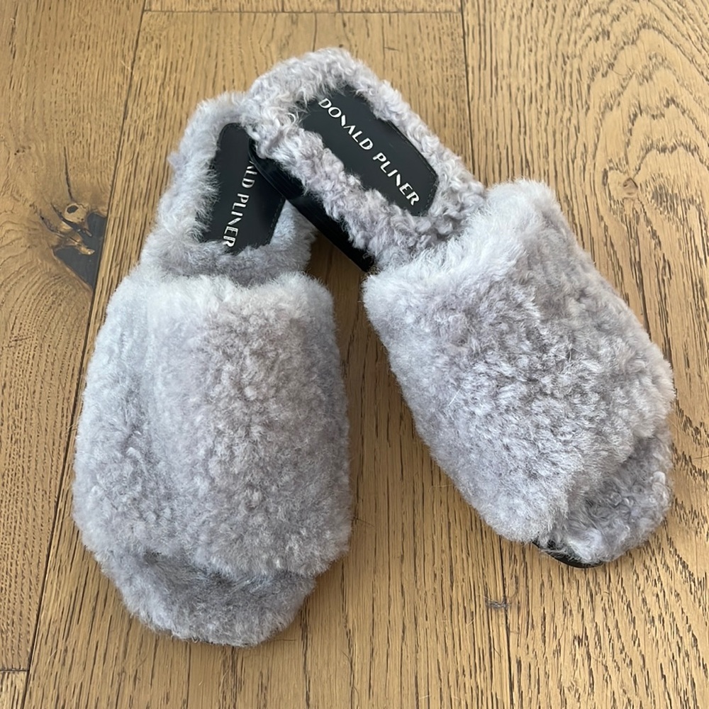 Donald J. Pliner Shearling Slippers Women’s